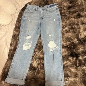 Hollister Ultra High Rise Mom Jean, Size 10R